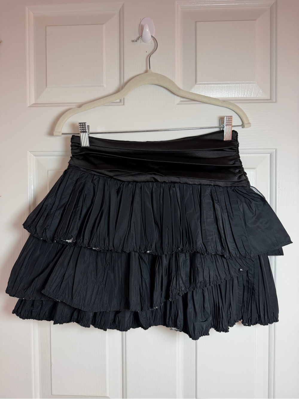 ZARA BLACK FRILLED MINI SKIRT
RUFFLES